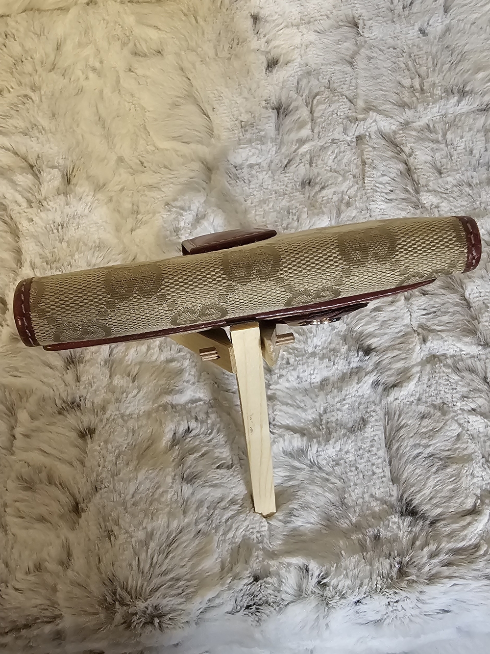 Gucci Beige Monogram Wallet with Burgundy Trim and Medallion - Picture 7 of 14
